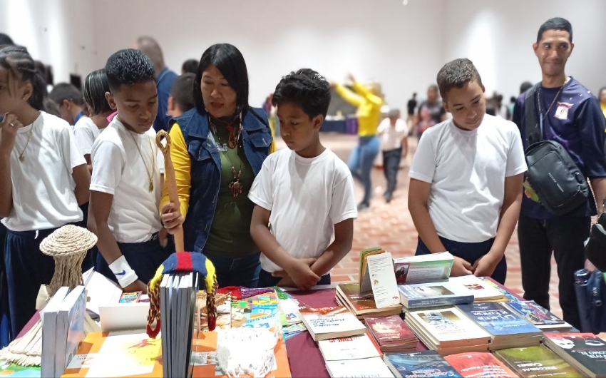 Fondo Editorial “César Solórzano” continúa recorrido itinerante por el país como parte de la Filven