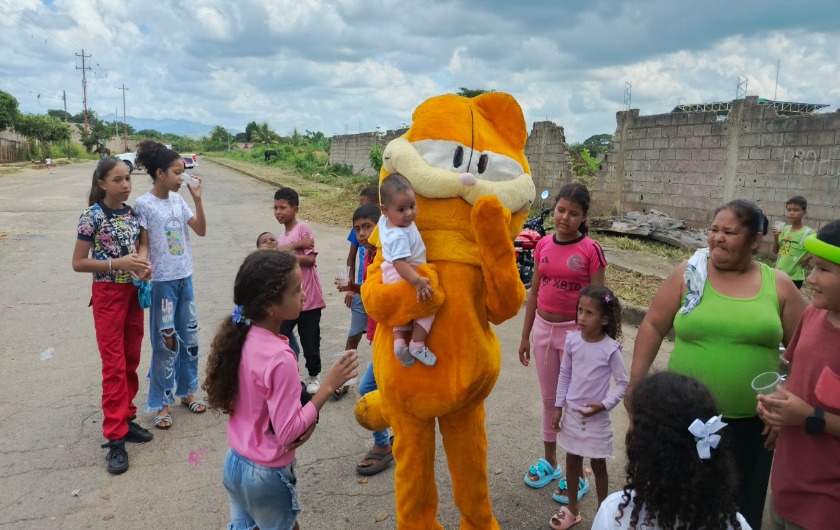 Jornada sanitaria atiende a familias en Villas de Santa Fe