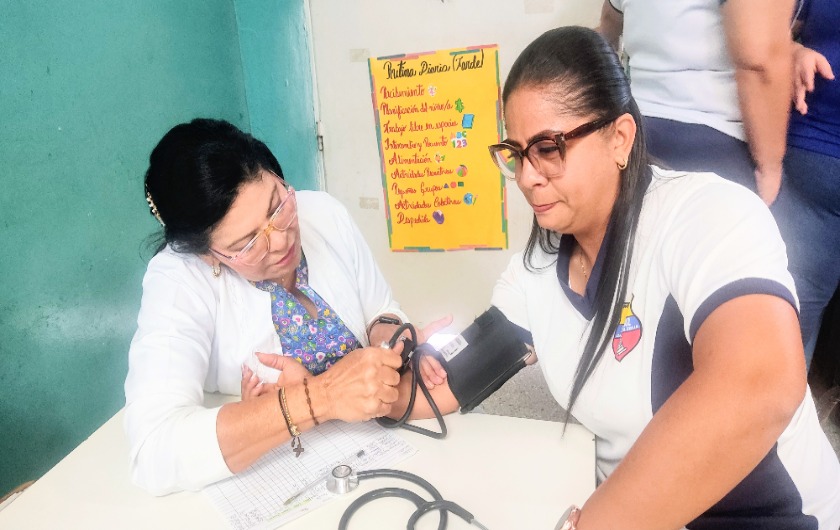 Jornada especial de salud atendió al personal femenino del sector educativo en la Once