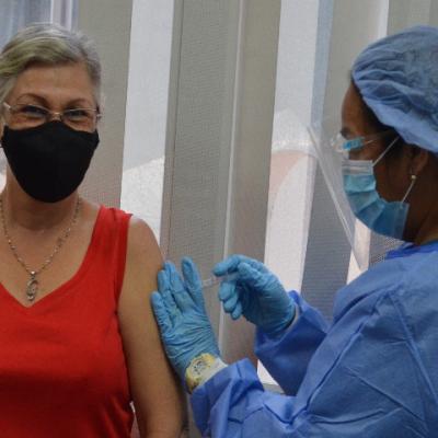 Vacunación segunda dosis personal Ipasme Caracas 