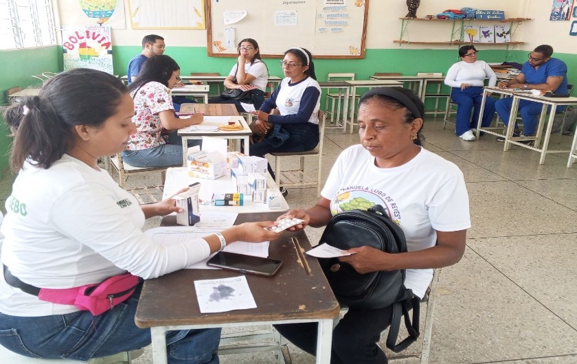 Personal educativo en Tocópero disfrutó de atención médica y actividades culturales